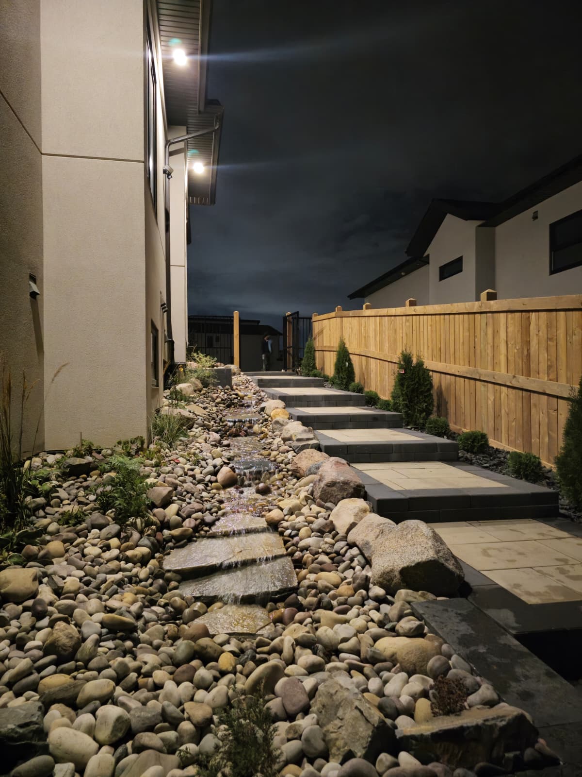 Outdoor landscape lighting installation — Fort Saskatchewan